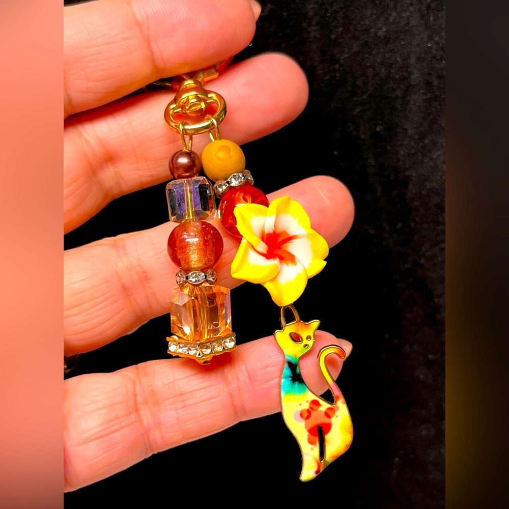Calling all cat lovers and fur baby moms-cute keychain/purse bling